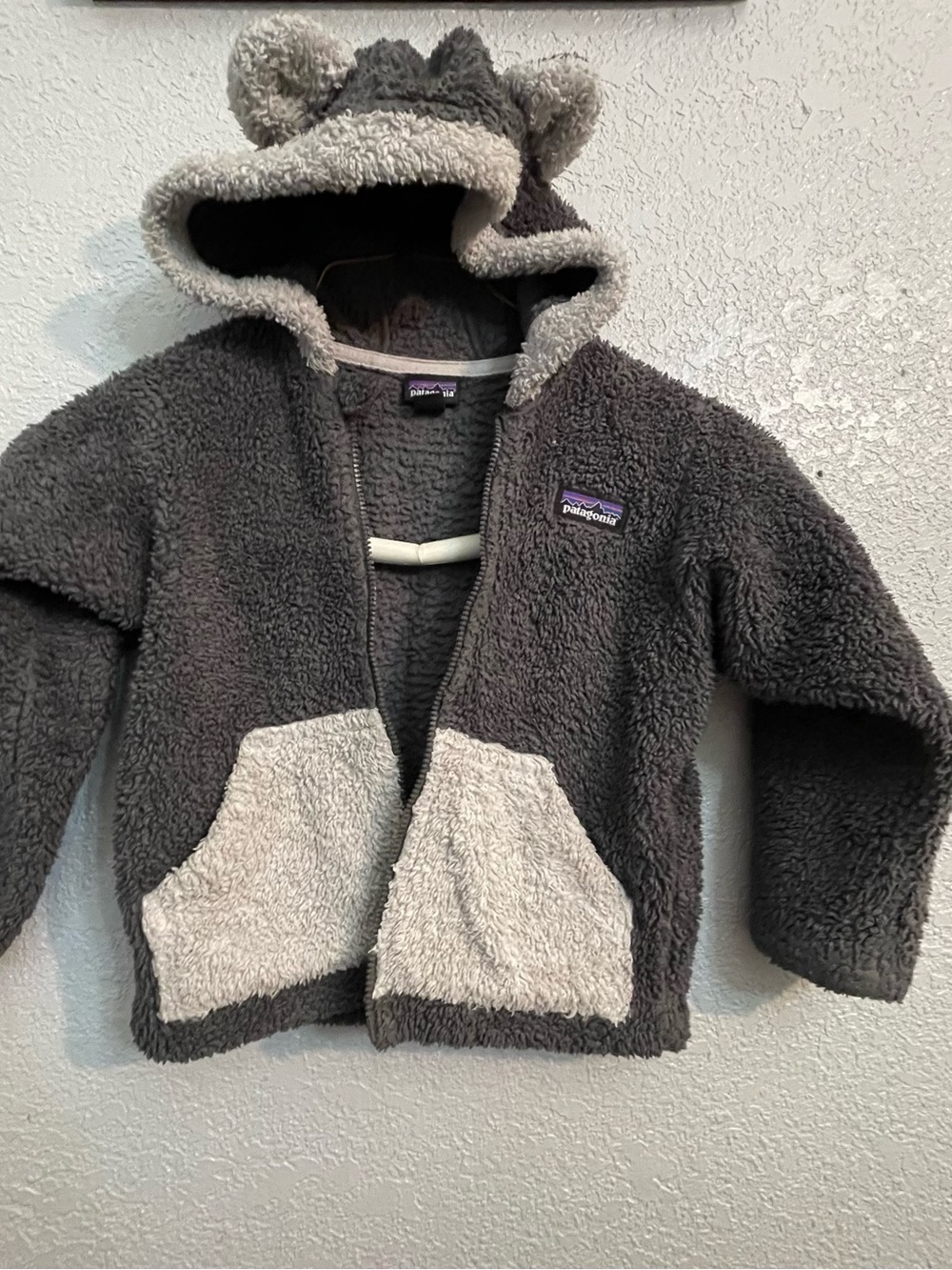 Patagonia Kids Dark Gray Sherpa Hoodie with Cream Pockets